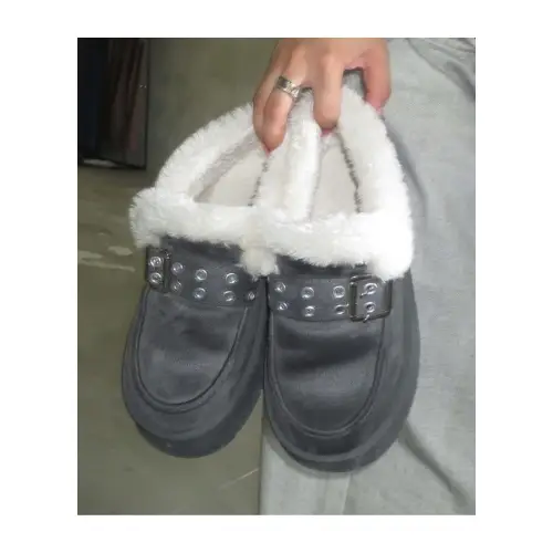 浅見めいが着用しているsedacleのブーツ