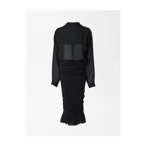 ジェニーが着用しているJACQUEMUSのワンピース・ドレス