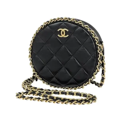 ありしゃんが着用しているCHANELのショルダーバッグ