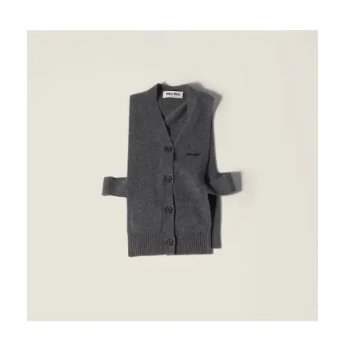 ウォニョンが着用しているMIU MIUのニット