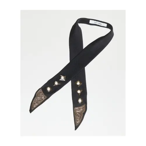 上田竜也が着用しているTOGA TOOのネクタイ