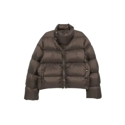 松田翔太が着用しているRick Owensのダウンジャケット