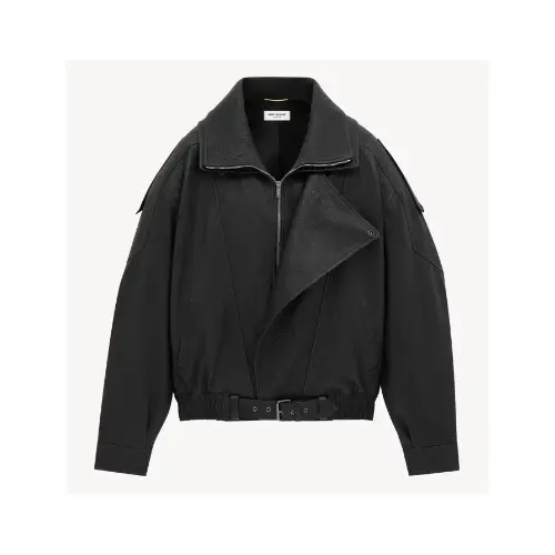 ジヒョが着用しているSAINT LAURENTのレザージャケット