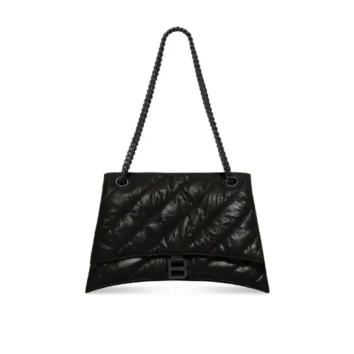 浅見めいが着用しているBalenciagaのショルダーバッグ