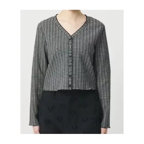 前田敦子が着用しているBEAUTY&YOUTHのカーディガン