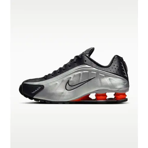 AyumuImazuが着用しているNIKEのスニーカー