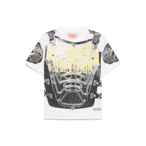 AyumuImazuが着用しているPDFのTシャツ