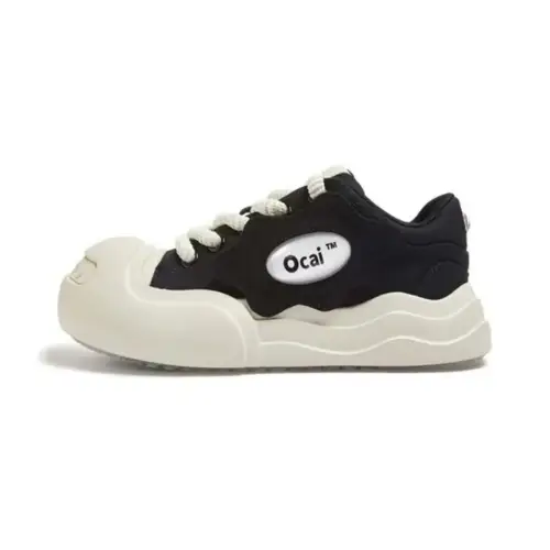 aikoが着用しているOcaiのスニーカー