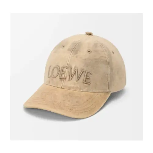 佐々木希が着用しているLOEWEのキャップ