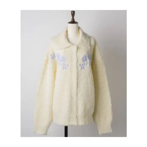 峯岸みなみが着用しているHEIRENのニット