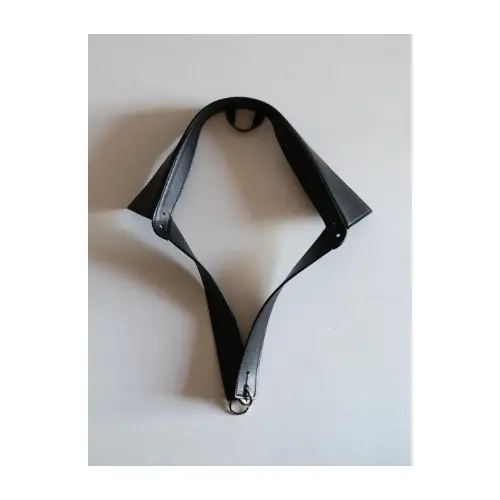 KOHARUが着用しているAXEPのネックレス