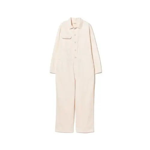 秋元真夏が着用しているBEAMSのオーバーオール・つなぎ