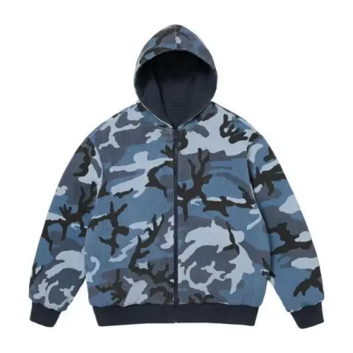 AyumuImazuが着用しているSupremeのパーカー