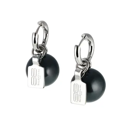 浅見めいが着用しているBalenciagaのピアス