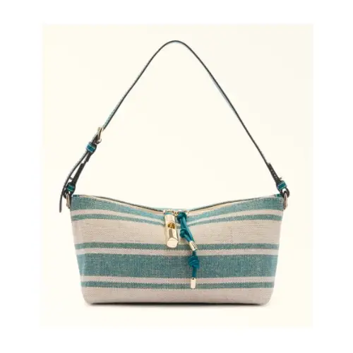 前田敦子が着用しているFURLAのショルダーバッグ