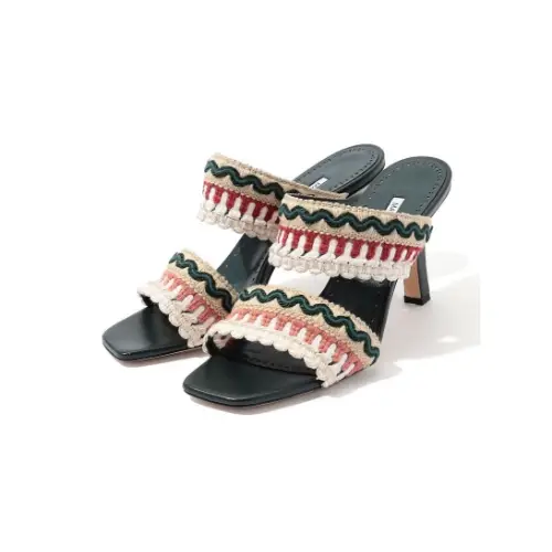 滝沢カレンが着用しているManolo Blahnikのサンダル