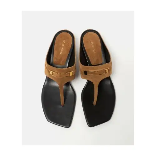 滝沢カレンが着用しているSergio Rossiのサンダル