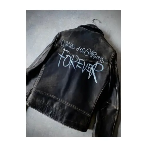 山口一郎が着用しているCOMME des GARÇONSのレザージャケット