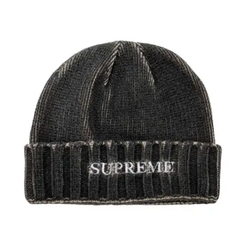 NICOが着用しているSupremeのニット帽