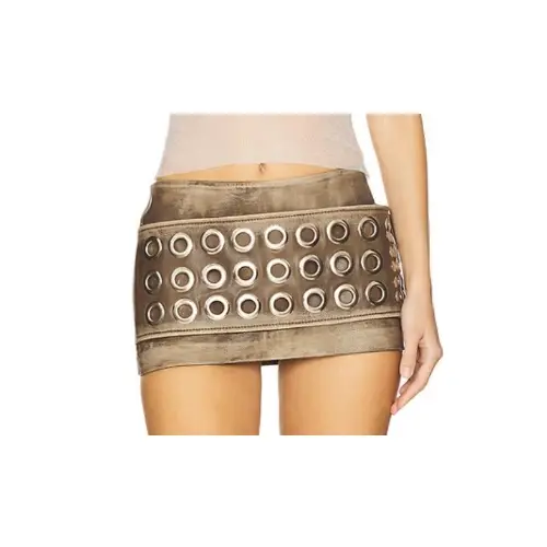 YURIが着用しているLADO BOKUCHAVAのスカート（ショート）