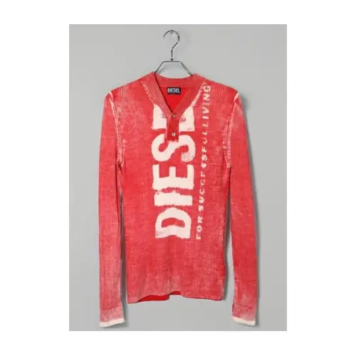 MOMOKAが着用しているDIESELのロンT