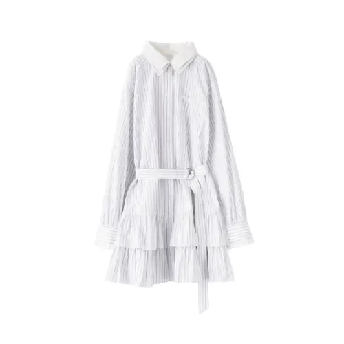 堤礼実が着用しているLILLIAN CARATのシャツ・ブラウス