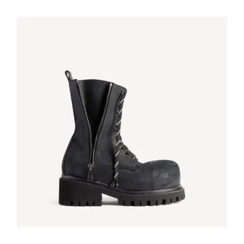 増田貴久が着用しているBalenciagaのブーツ