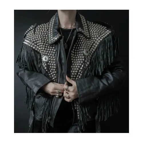 JUNONが着用しているL.A. Roxxのレザージャケット