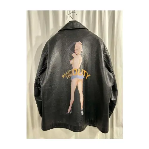 ジェニーが着用しているYohji Yamamoto POUR HOMMEのレザージャケット