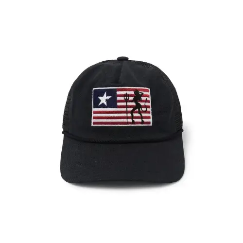 ジェニーが着用しているOYのキャップ