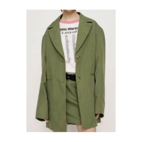 NAOKOが着用しているSLYのレザージャケット