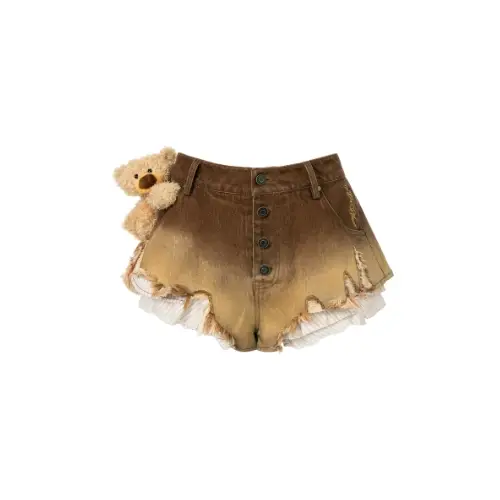 ジゼルが着用している13DE MARZOのパンツ（ショート）