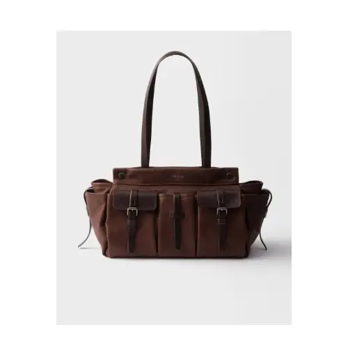 三吉彩花が着用しているPRADAのトートバッグ