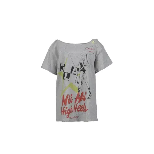 せいらが着用しているNiiHAiのTシャツ