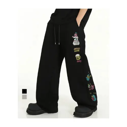 リノが着用しているARTIST WEARのパンツ（ロング）