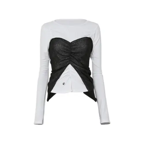 浅見めいが着用しているFLARE UPのロンT