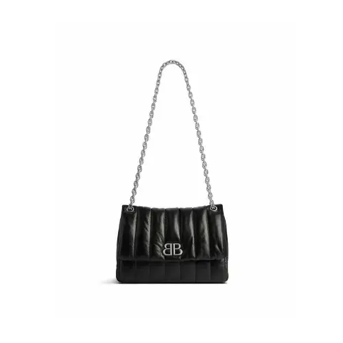 浅見めいが着用しているBalenciagaのショルダーバッグ