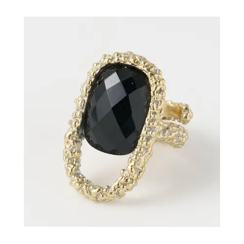 古賀紗理那が着用しているdaniela de marchiのリング