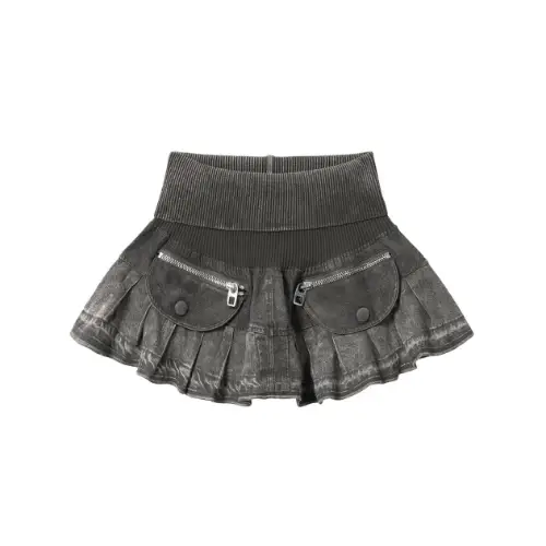 KOHARUが着用しているKNWLSのスカート（ショート）