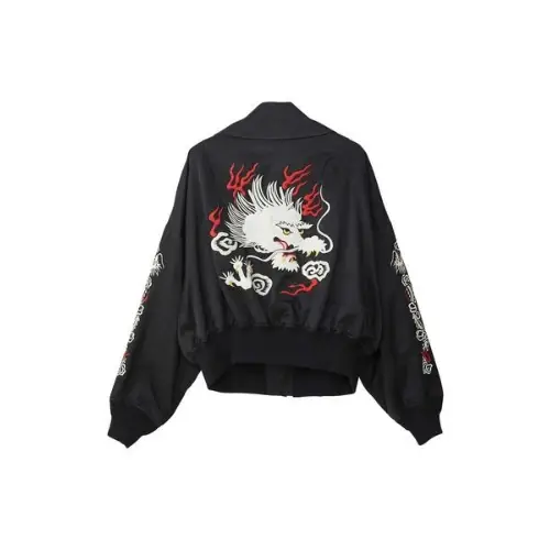 エアが着用しているHYSTERIC GLAMOURのスタジャン・スカジャン