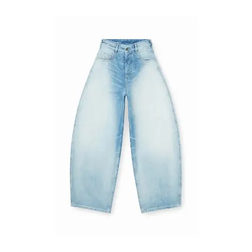 MAHINAが着用しているDIESELのパンツ（ロング）