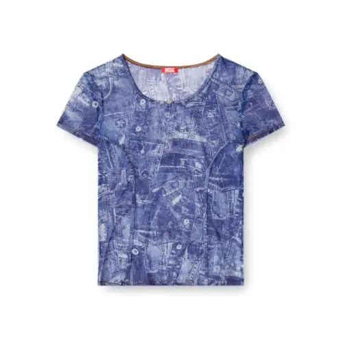 KOHARUが着用しているDIESELのTシャツ