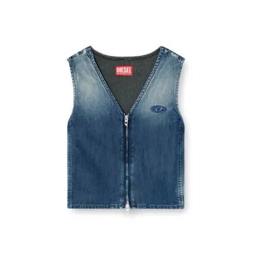 NAOKOが着用しているDIESELのベスト