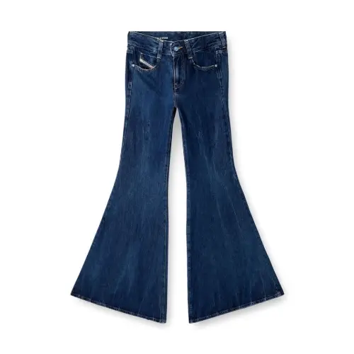 NAOKOが着用しているDIESELのパンツ（ロング）