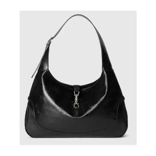 ニンニンが着用しているGUCCIのショルダーバッグ