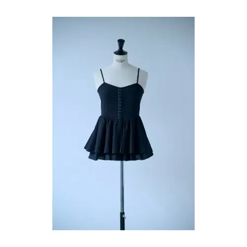 与田祐希が着用しているNEROLIのノースリーブ・タンクトップ