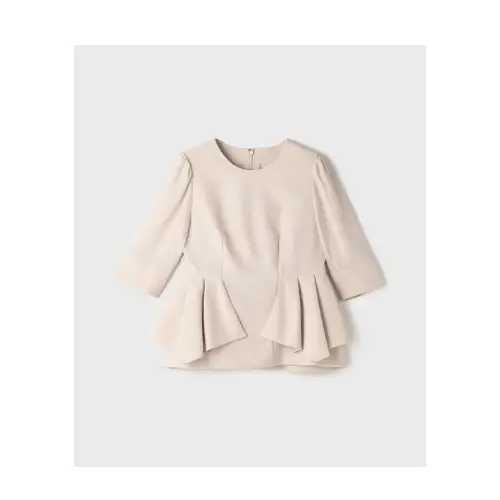 堤礼実が着用しているGRACE CONTINENTALのシャツ・ブラウス