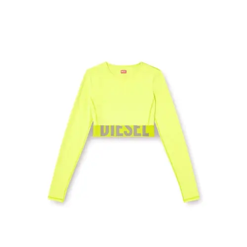 MAHINAが着用しているDIESELのロンT