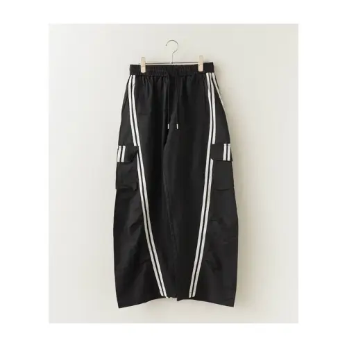 CHIKAが着用しているTheater codeのパンツ（ロング）