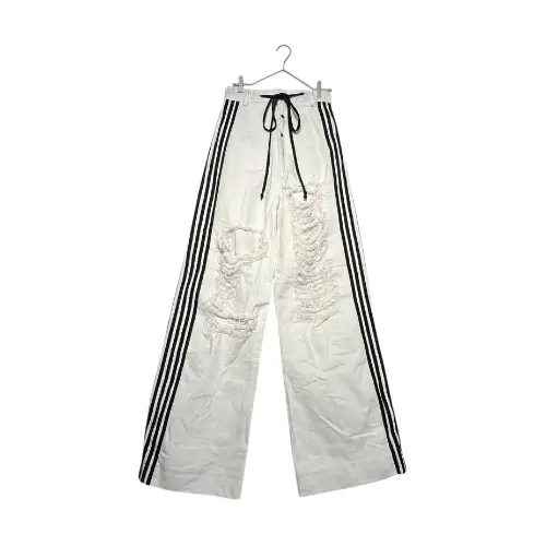 YURIが着用しているYORI SPORTのパンツ（ロング）